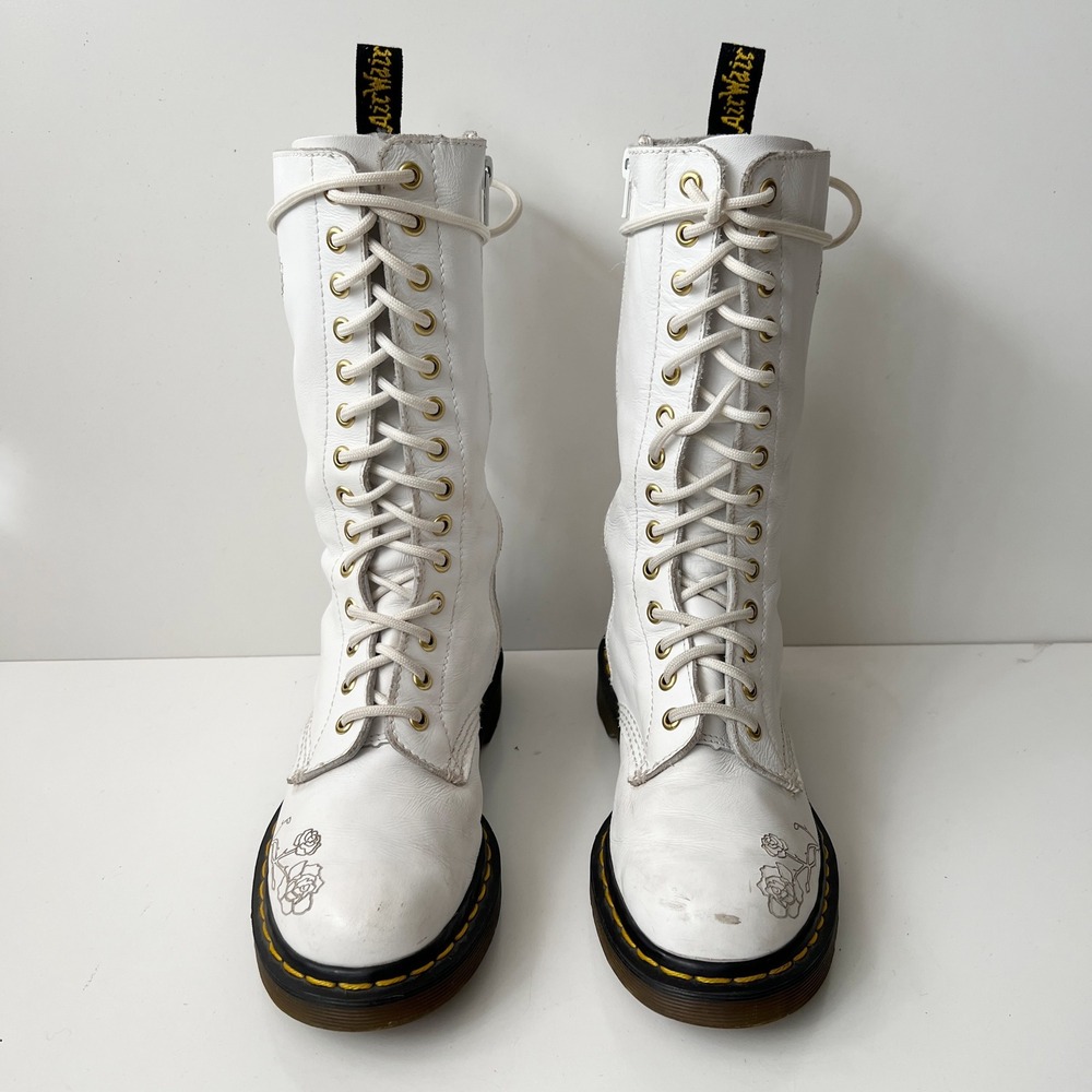 Vintage Dr. Martens 14 Hole Lace Up Tall Boots 7 White Rose Etched Leather Docs - Picture 10 of 13